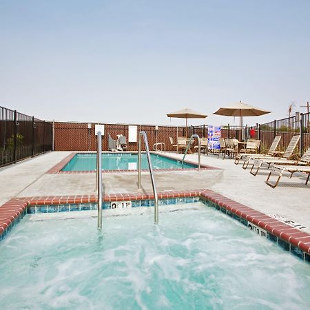 Holiday Inn Express & Suites Dinuba West By Ihg Exterior photo